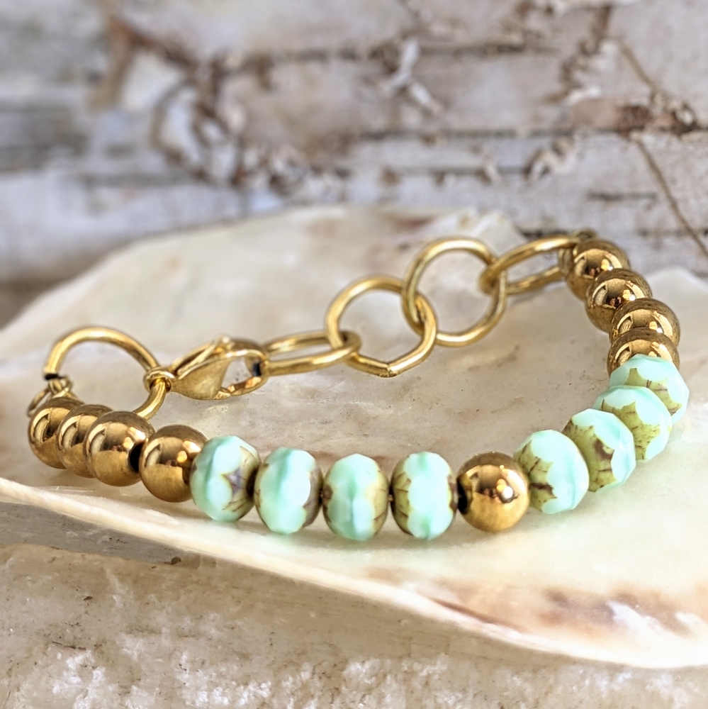 Green Spearmint Glass and Gold Beads In Gold Plated Bracelet